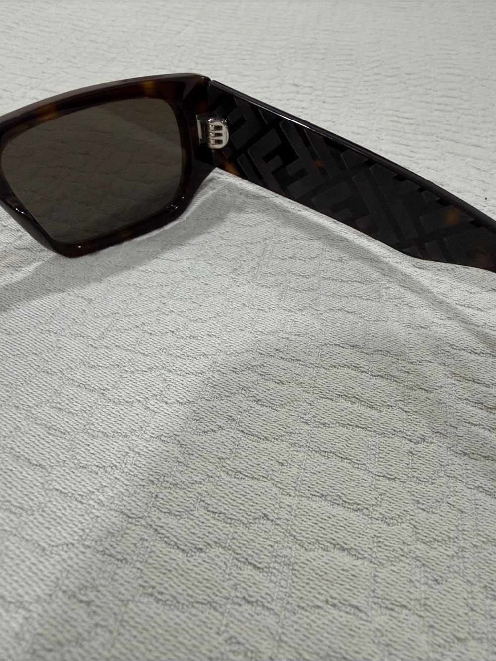 Fendi Tortoiseshell Rectangular Sunglasses with FF Logo - Brown - Picture 6 of 9